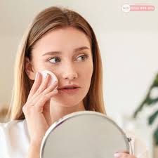 Có nên dùng son dưỡng có màu qua đêm không?