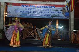 Tari keurseus adalah tari tradisional jawa barat yang awalnya merupakan tari tayub yaitu tarian yang penarinya adalah para menak (pejabat). Taruna Aal Tampilkan Budaya Nusantara Di Makassar Website Tentara Nasional Indonesia