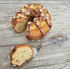 Tritare finemente le nocciole nel mixer. Ciambella Alle Nocciole Imprastando