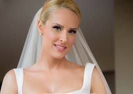 Δες το kontrachannel στο internet. Oi Lamperes Nyfes Toy Ogamosmas Gr Poy Entypwsiasan