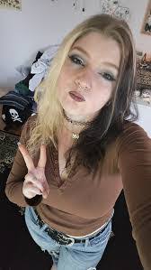 Naomi Lear's Instagram, Twitter & Facebook