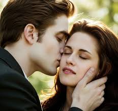 Emma or Kristen? #twilight #twilightsaga #bellaswan #edwardcullen #tts  #thetwilightsaga #twihards #twilightfan #newmoon #eclipse #breakingdawn  #breakingdawnpart2 #twilightmovies #twilightbooks #moviescenes #ratties  #twilighters #twilightsagaforever ...