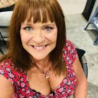 Vivian Koenig's Instagram, Twitter & Facebook