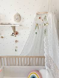 canopee de lit boho par bloomettesauvage sur etsy https www etsy com fr listing 717902130 canopee de lit boho ciel de lit bebe idee luminaire canopee