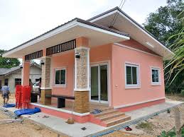 Variasi warna cat rumah selanjutnya adalah cat hitam arang kayu yang membuat merubah bangunan menjadi sangat modern dan minimalis. Inspirasi Rumah Nuansa Pink Minimalis Dengan Kombinasi Warna Putih Yang Cantik