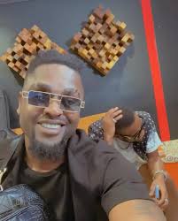 Meanwhile, High Man General Salatiel linked up with Ivorian singer/producer  @bebiphilip , Press Play to see how Salatiel was received by the Move  Dadass crooner , ____________________________________, ...