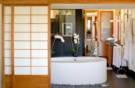 Porte Coulissante Salle De Bain Japonaise Et Ecran Shoji Japanese Bathroom Design Japanese Bathroom Japanese Style Bathroom