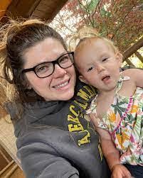 Nanette Porter's Instagram, Twitter & Facebook