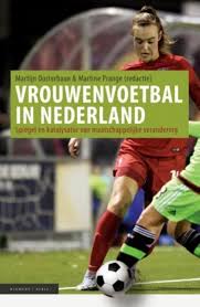 De bakermat ligt, verrassend genoeg, in het zeeuwse kapelle waar in 1968 de eerste zeeuwse dames voetbal vereniging het licht zag. Bol Com Vrouwenvoetbal In Nederland 9789086872022 Boeken