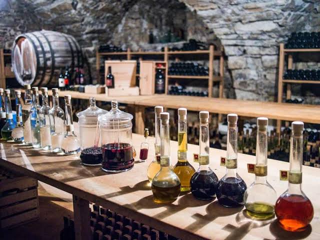 Una storica cantina vinicola nella Valle del Vipava, generata con l'AI