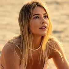 Madelyn Banks's Instagram, Twitter & Facebook