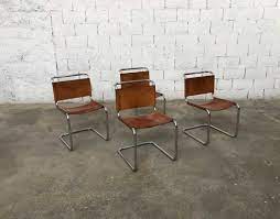 Inspiré de la célèbre chaise wassilly de marcel breuer en 1926. Ensemble De 4 Chaises Cuir Fauve Marcel Breuer Modele B33