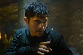 Joe origins stars henry golding as snake eyes, a tenacious loner who is welcomed into an ancient japanese clan called the arashikage after saving the life of their heir apparent. How To Watch Snake Eyes Online As It Arrives On Streaming Early Todayuknews