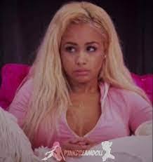 Tabatha Odell's Instagram, Twitter & Facebook