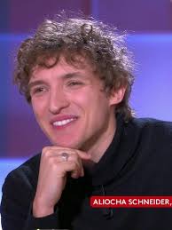 C à vous la suite Aliocha Schneider, une affaire de famille