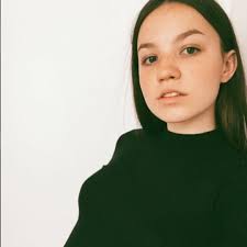 Lara Adkins's Instagram, Twitter & Facebook