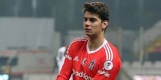 Survivor berkay'ın ardından kardeşi utku yuvakuran da gündeme geldi. Utku Yuvakuran Besiktas Ta Kalacak Mi