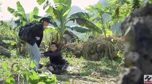 Sau khi bị minh dọa cho mất mật, hoàng trơ trẽn ôm ghì lấy chân cô, tình nguyện để cô làm con rắn cắn tôi đi này, chết dưới tay em tôi cũng cam lòng. V1ga4glqplea0m