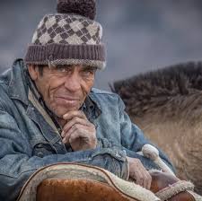 A las personas que quieren acompañar a mi tío Luis Acevedo en su último  adiós, el está siendo velado en los Quincheros y sus funerales seran hoy  partiendo a las 14:00 hacía