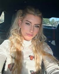 Ashley Buffington's Instagram, Twitter & Facebook