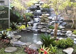 Konsep yang satu ini bisa dibuat tanpa harus membongkar lantai karena kolamnya meninggi ke atas. 9 Desain Kolam Ikan Batu Alam Natural Dan Cantik