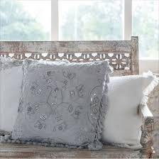 Marokkanisches Kissen Mit Pailetten Pompoms In Grau J Line Marokkanische Kissen Orientalische Kissen Kissen