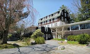 Found This On Groupon Stay At Daniels Top O The Poconos Family Resort In The Poconos Pa Groupon Deal Price Family Resort Vacations Family Resorts Poconos