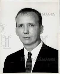 1963 Press Photo Robert Snelson, Texas' Champion Papers purchase manager