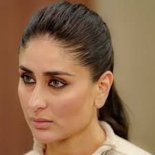 Kareena Kapoor Khan Fanclub On Instagram Kareena Kapoor Khan Makes The Most Of Her Meaty Part By Sinking Her Kareena Kapoor Khan Parneeti Chopra Desi Beauty