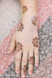 Eid Special Easy Floral Mehndi Designs For Back Hands Eid Special Mehndi Designs For Back Hands In 2020 Simple Mehndi Designs Henna Hand Tattoo Mehndi Style