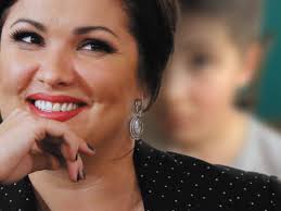 Sie treibt ihn an, könig und konkurrenz auszulöschen, bis sie selbst an ihrer schuld zerbricht. Anna Netrebko Seltenes Video Sohn Tiago Ist Ihr Wie Aus Dem Gesicht Geschnitten Bunte De