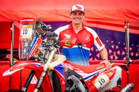 Neste tipo de situações, o comandante salientou que o piloto vem sempre acompanhado de uma equipa que fica em terra. Piloto De 26 Anos Morre Apos Acidente De Moto No Rally Dos Sertoes
