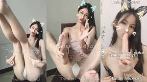 熟女 woman's self-shot masturbation video on Twitter