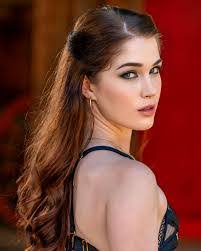 Claire Evelyn's Instagram, Twitter & Facebook