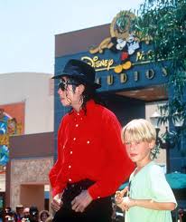 Brenda song and macaulay culkin have welcomed their first child, dakota song culkin. Macaulay Culkin Says Michael Jackson Didn T Do Anything To Him In New Interview After Finding Neverland Doc