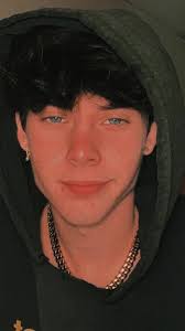 Gars Aux Cheveux Longs Noirs Yeux Bleu