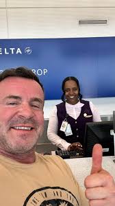 Lauren's airport experience and Lularoe takeover