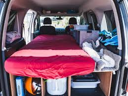 Le matelas fuloon pour dormir confortablement dans une voiture. Dormir Dans Sa Voiture Pour Un Roadtrip Conseils Et Equipement