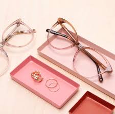 Safia nolin accuse l'animatrice télé maripier morin de harcèlement sexuel. The 6 Best Places To Shop Trendy And Affordable Glasses In Toronto
