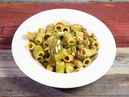 La pasta fredda con pesto di rucola, melanzane e mozzarella non sono è saporita ma è anche facilissima da preparare. Pasta Con Pesto Di Rucola Pomodorini E Tonno Casa Pappagallo