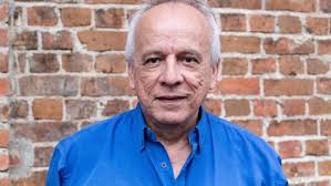 Julio Escoto: “Los gobiernos poco democráticos, como en Honduras, utilizan  medidas sanitarias para someter a la población”