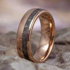 Rose Gold Wedding Band With Meteorite Space Ring 2660 Goldringformen Mens Gold Wedding Band Rose Gold Mens Wedding Band Mens Wedding Rings