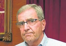 Más de 1.500 californios eligen al hermano mayor que relevará a De la Cerra 