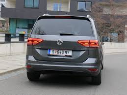 Zu spät kommen, aber dann trotzdem alle plattmachen: Der Neue Vw Touran Testbericht Auto Motor At