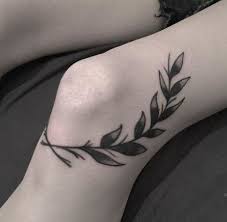 36 Ideas Tattoo Frauen Ellenbogen Schrift For 2019 Laurel Tattoo Knee Tattoo Elbow Tattoos