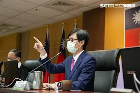 口罩防護等級指的是什麼？ 保護署所公布之 pm2.5 監測數據，由空氣品質狀況選擇適用等級之口罩。 其中 a 級防護規範相當於 n99 規格，屬於最高防護等級，能針對紫爆等空汙極度嚴重的環境提最安全的保障。 Cy9f6lmwr Ztim