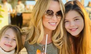 Gave birth to her first child at age 34, daughter alexa louise florence hughes, on 1/20/06. Amanda Holden S Daughters Have The Most Incredible Playroom Wait Until You See Their Barbie Collection Hello