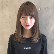 画像に含まれている可能性があるもの 1人 クローズアップ ロング ワンカール セミディ ヘアカラー アッシュ