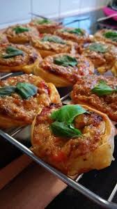 Mediterrane Hackfleisch Blatterteig Schnecken Von Bergischerjunge Chefkoch In 2020 Appetizer Recipes Recipes Meat Appetizers