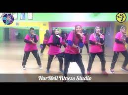 Di sana sudah menunggu kokoku, yang. Viral Step Zumba Dangdut Lagi Syantik By Siti Badriah With Zin Nurul Youtube